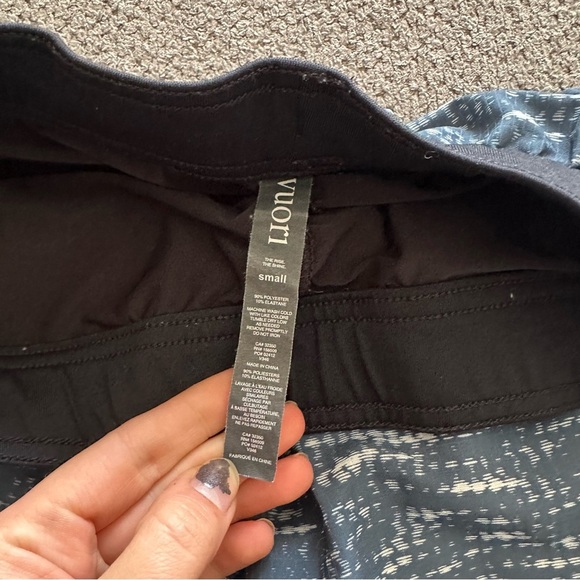 VUORI Men's Blue Patterned Shorts Small - Picture 2 of 5